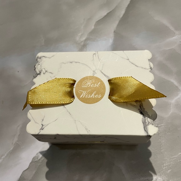 FREE with purchase - Soap - Picture 2 of 2